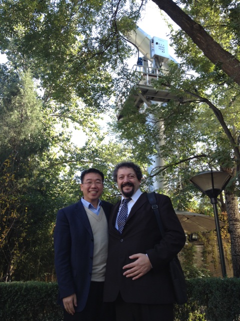 意大利怡柯樂公司總裁Matteo與丁總霧炮下留影